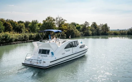 house-boat-2.jpg Houseboat