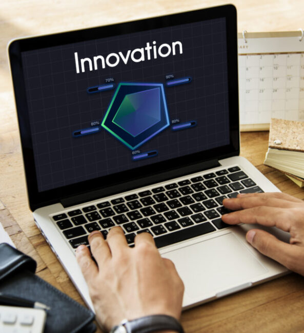 A person working in relation to innovation Siti web innovativi