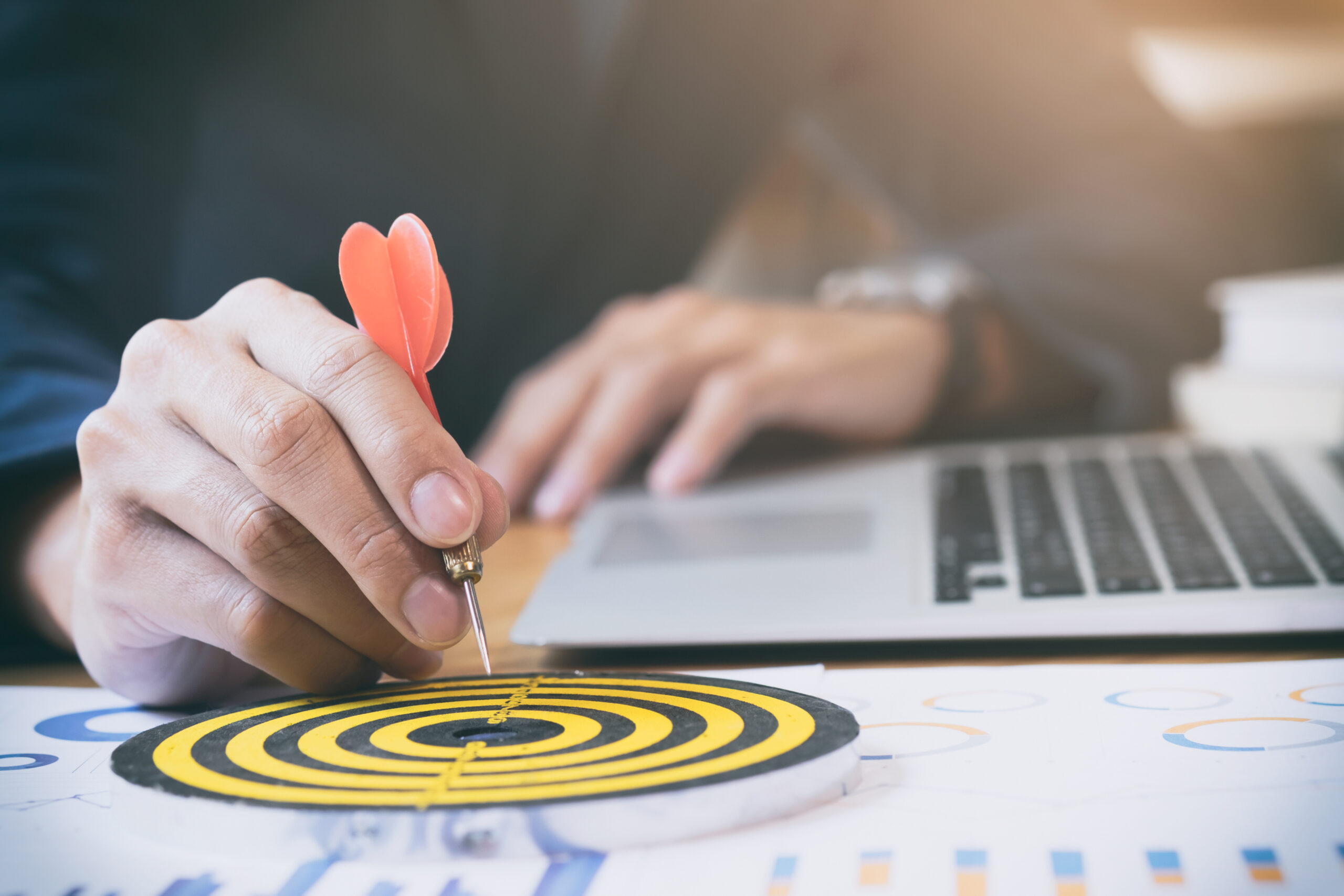 Segmentazione e targeting preciso Utilizziamo tutte le leve offerte da Google Ads: targeting per località (es. Veneto), dispositivi, fasce orarie, interessi e pubblico personalizzato, per raggiungere l’utente giusto nel momento giusto.